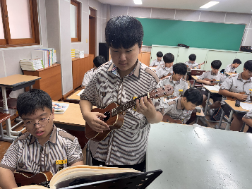 자유학기제&nbsp;주제선택&nbsp;A&nbsp;&nbsp;'룰루랄라&nbsp;우쿨렐레'(2기)&nbsp;활동&nbsp;사진